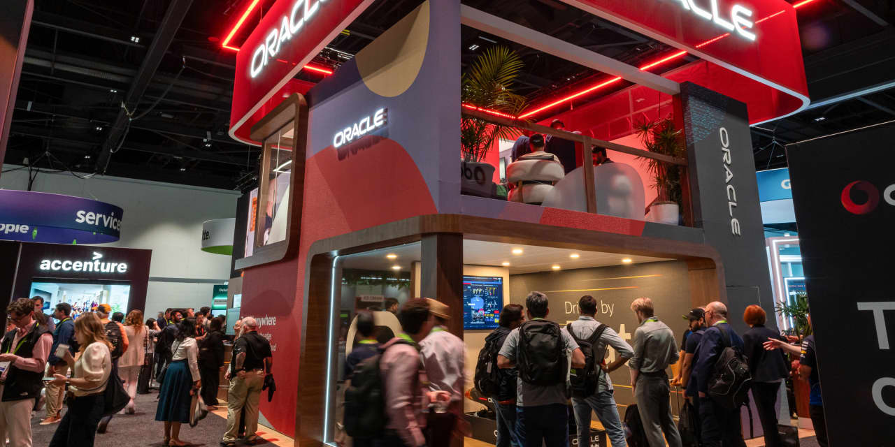 AI software - Oracle's AI Success: Can It Sustain High Software Margins?